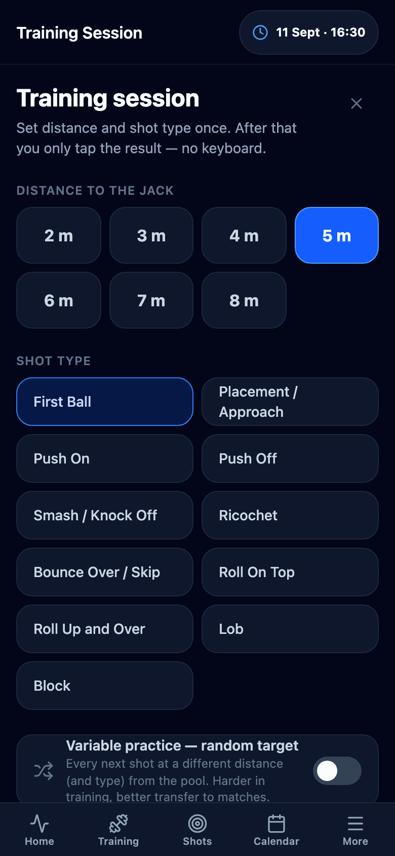 Training session on a phone: distance to the jack from 2 to 8 m, shot type (first ball, push, smash, ricochet, lob, block) and the variable-training toggle.